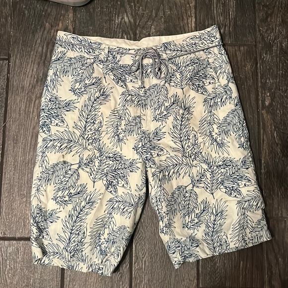 Grand Global Print Shorts - Picture 1 of 5